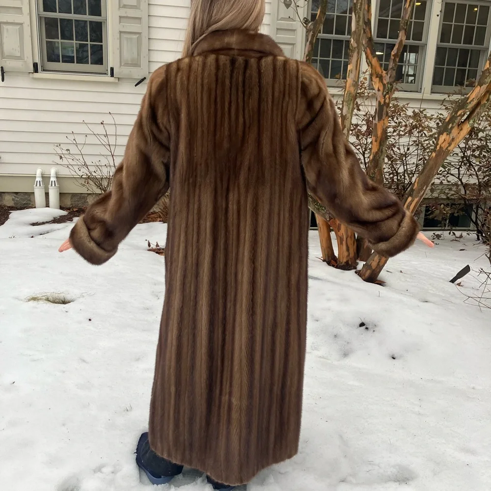 Luxurious Brown Mink Full-Length Fur Coat from very high-end furrier - Picture 3 of 11
